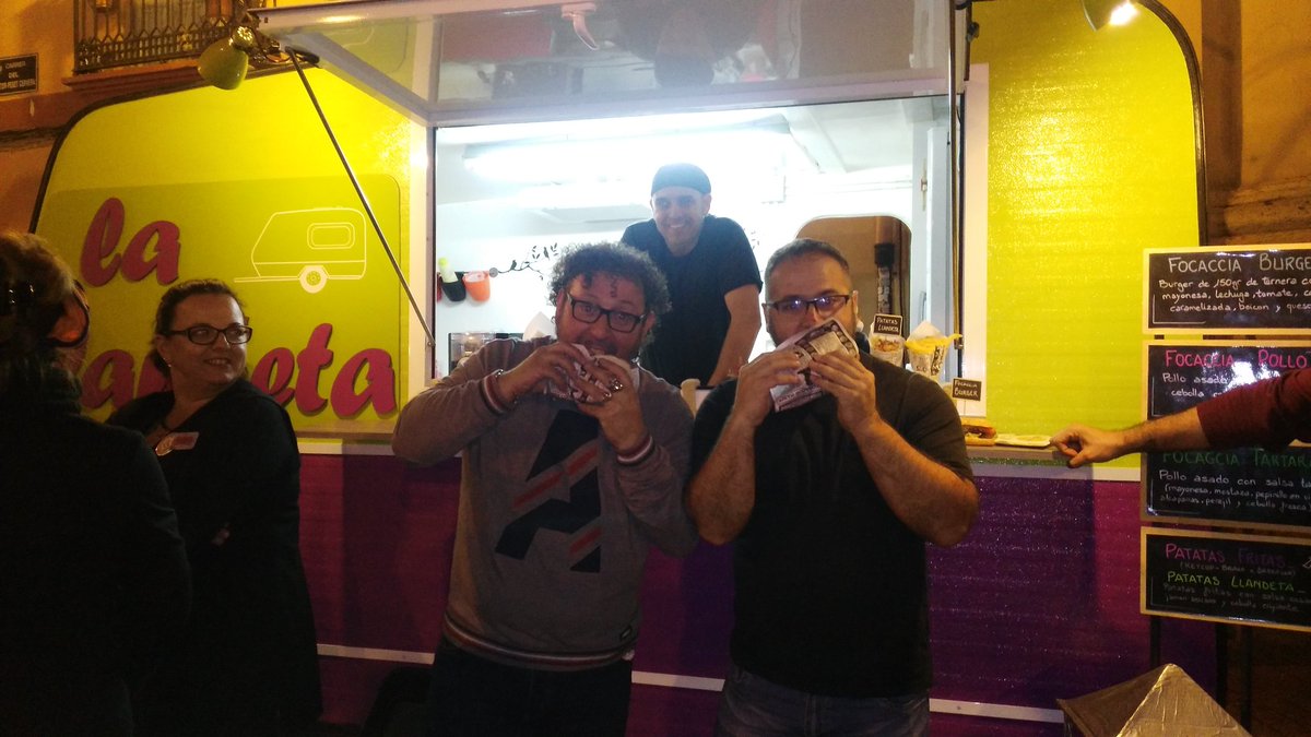 lallandetafood's tweet photo. Allà on vages et trobaràs amb algú de #Pego. Treballant en #FallaPlanB en #Valencia i trobar-te amb un #pegoli #elmagre #foodtrucks #falles https://t.co/aLZcpnaRPB