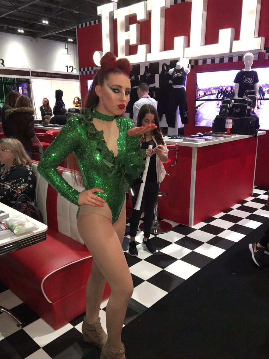 Eleiyah_Navis's tweet photo. #PoisonIvy #mainstage #moveit2017 absolutely loved every minute of it this year well done to everyone who took part 😘😘 #eleiyah https://t.co/O8LhC4W8lx