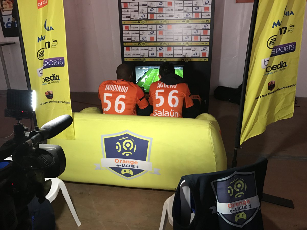 _eLigue1's tweet photo. On passe à la finale du Tournoi de Printemps #OrangeELigue1 au @FCLorient sur #XboxOne ! Bonne chance @AGU3ROO & #Modinho 👊🏼 https://t.co/4c1DkLYIsy