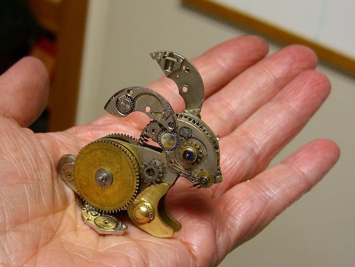 mymodernmet's tweet image. These spectacular tiny sculptures are made of recycled watches trib.al/KYZYWXc