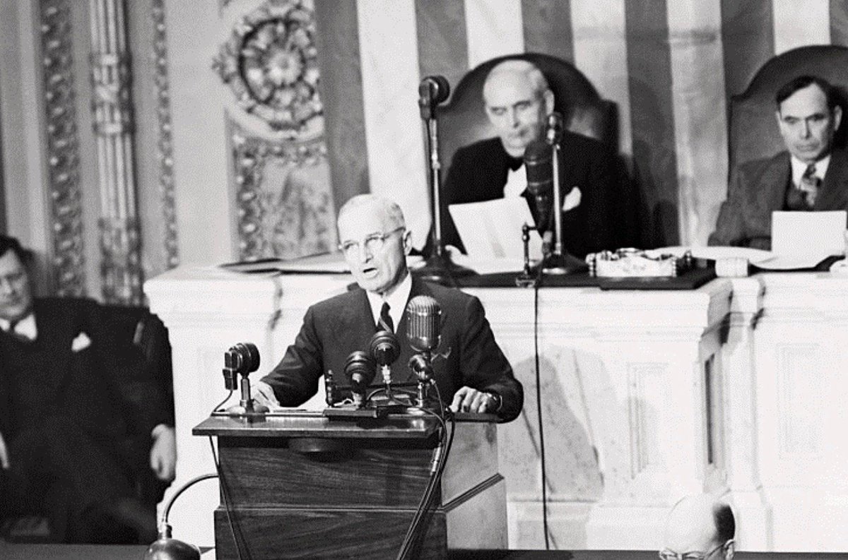 Доктрина трумэна способствовала усилению войны. 1947 Доктрина Трумэна. Трумэн речь конгресс 1947.