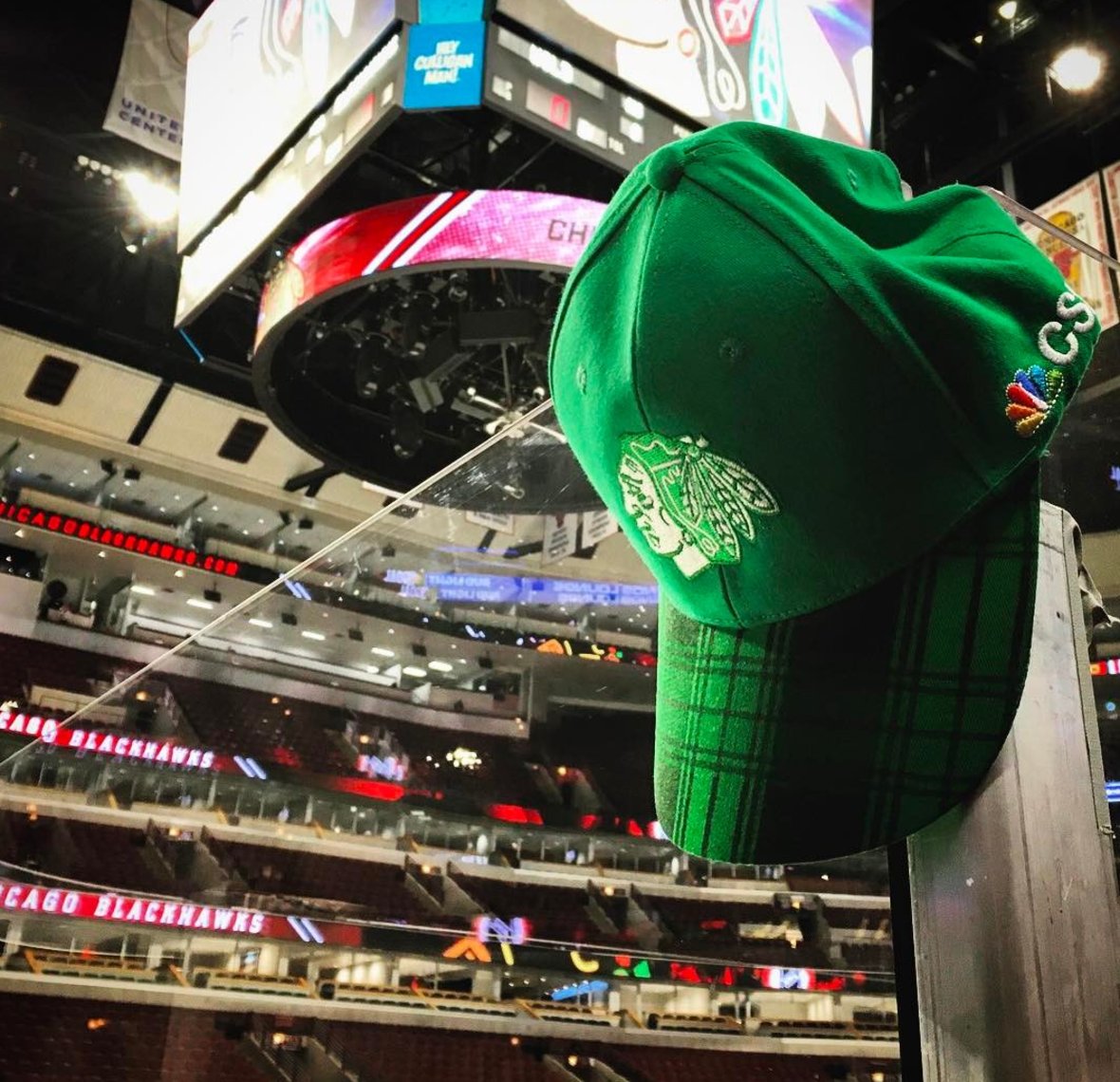green blackhawks hat