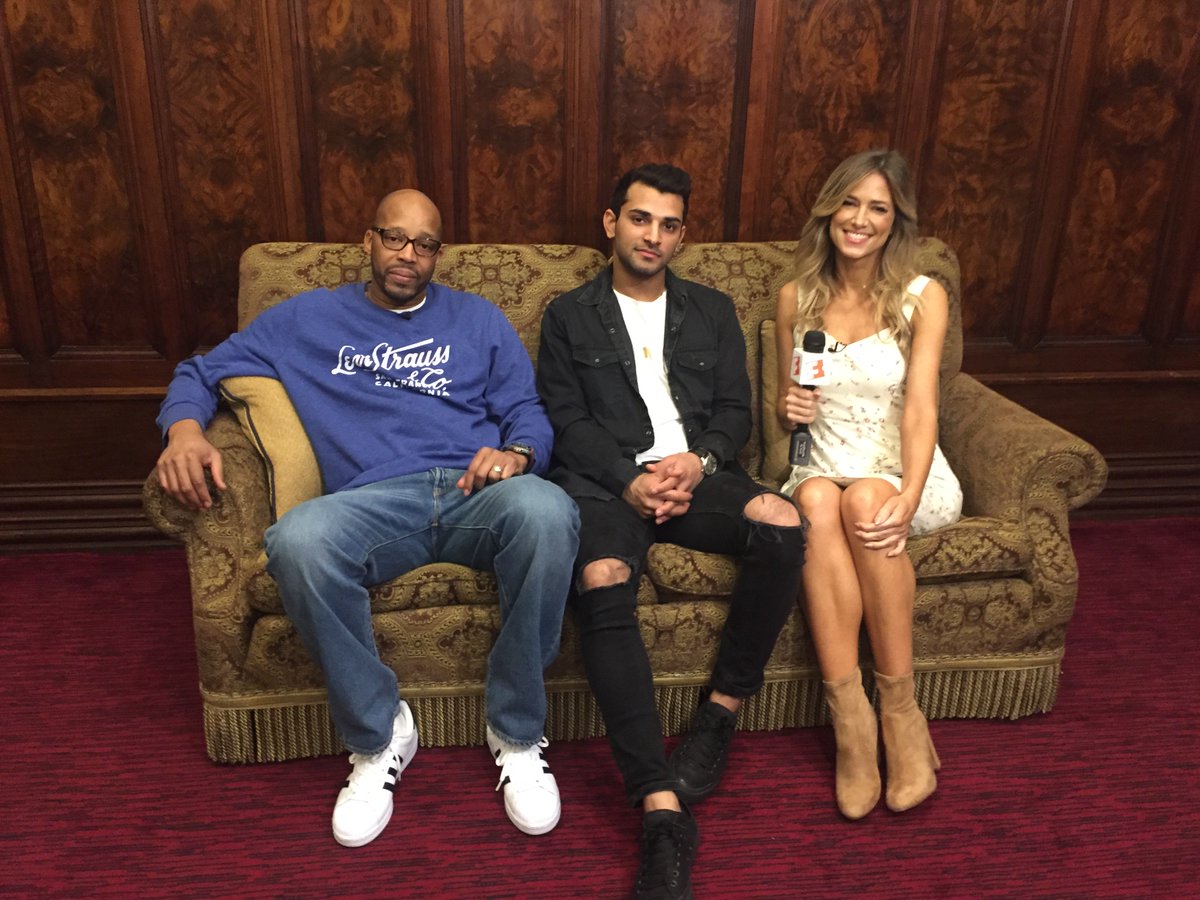 LIVE from #SXSW with <a href="/regulator/">Warren G</a> and <a href="/karamgill_/">Karam Gill</a> talking #GFunk Documentary. Send in your Fan Q's and follow along: facebook.com/Fandango/video…