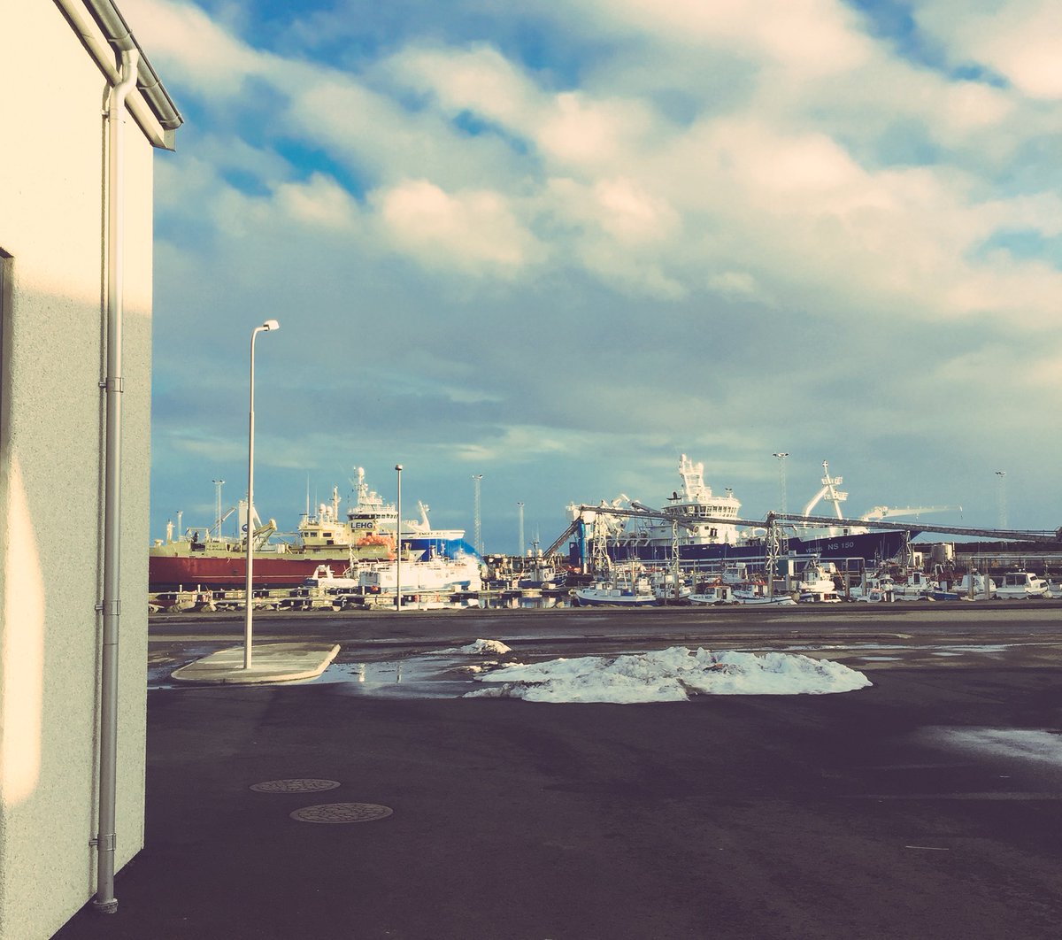 codlantic's tweet image. Sunday view at the office