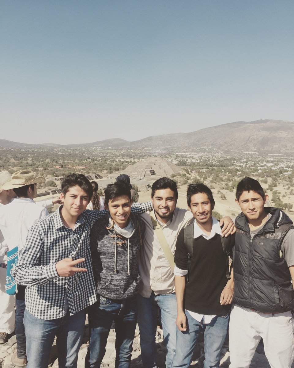 polloxD80's tweet photo. Vivir es increíble porque te das cuenta del gran valor que tienen los amigos y tu familia 
@sopitas @GNPSeguros 
#Viviresincreible https://t.co/9LbCxTSKQV