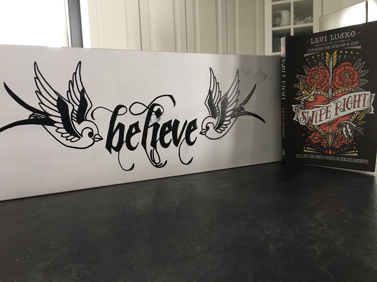 small0902's tweet image. #swiperightbook