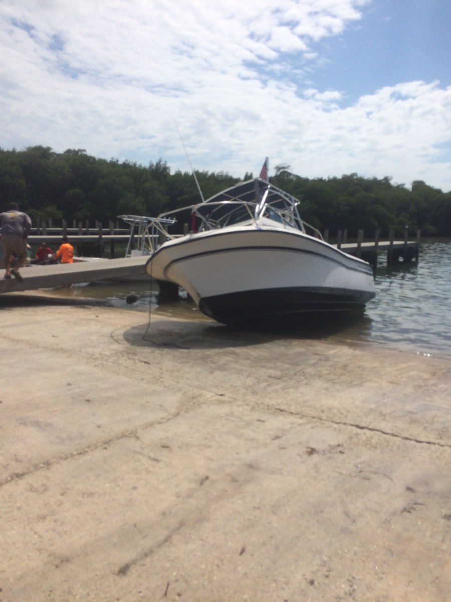 aux_67's tweet photo. This is what we try to prevent at the ramps. We offer #boat #safety #courses. For more information about our #class schedules message us. https://t.co/y62ClhLCHG