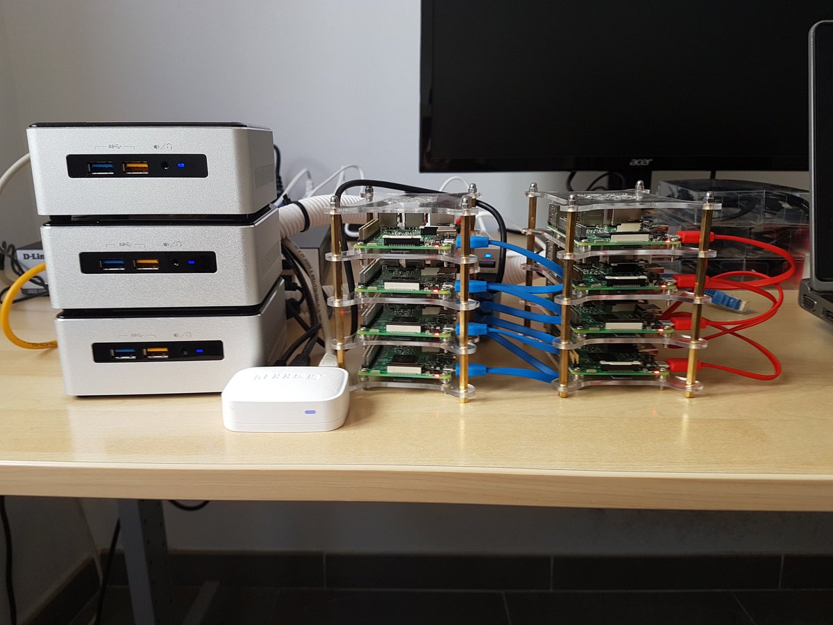 kukoarmas's tweet photo. Acabo de pasar el control de seguridad del aeropuerto con el #cloudlab #susecloud sin incidentes @suse @OpenStack https://t.co/oQjRMB6Zki