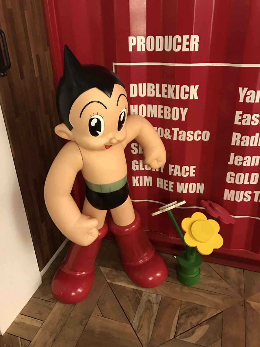 이럴때 우리에게 필요한건 선량한 의지로 똘똘뭉친 천하무적 아톰이다.