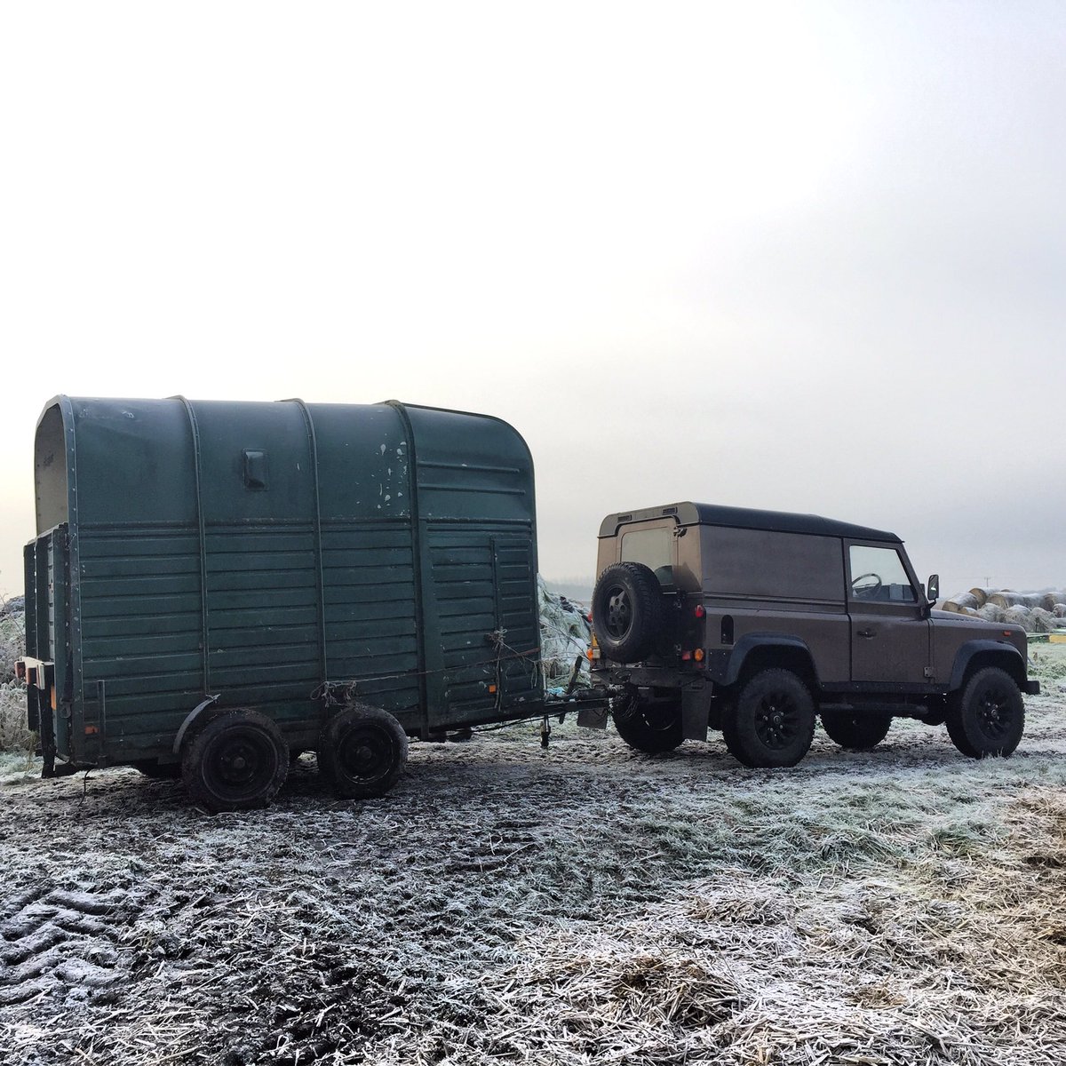 BeaufortBarBox's tweet photo. Cold &amp; frosty fen morning #mobilebar #horseboxbar https://t.co/8EmoTg4qha