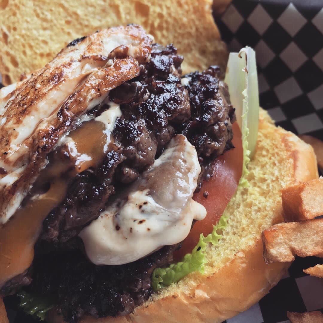 Have you tried egg on your burger? 🍳🍔

#theburgernator 
#burgernator #burgersandfries #burgers #burgeroftheday