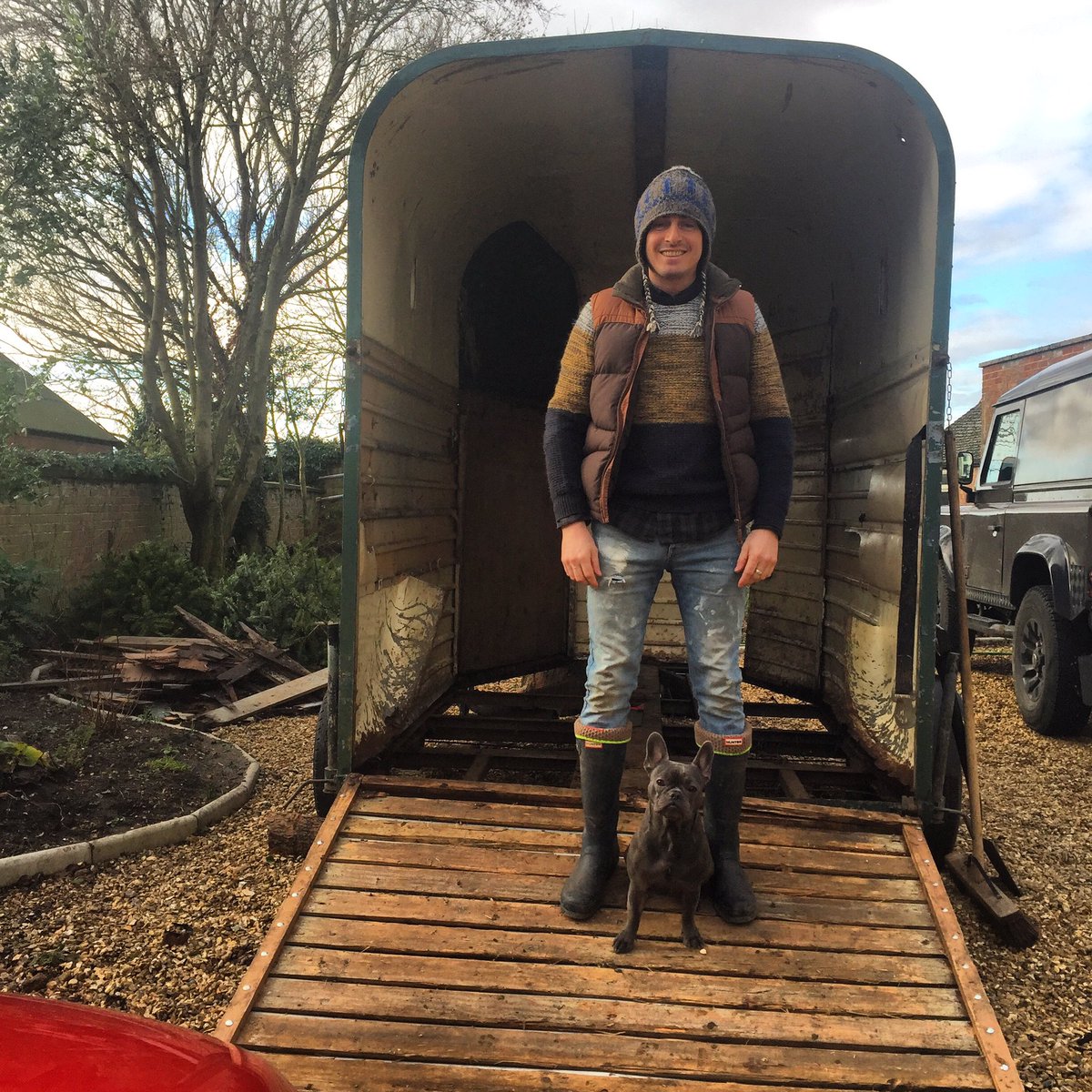 BeaufortBarBox's tweet photo. Work has commenced with the 4 paw'd labourer #horseboxbar #mobilebar #riceofleicestershire https://t.co/Q3wjlnImoH