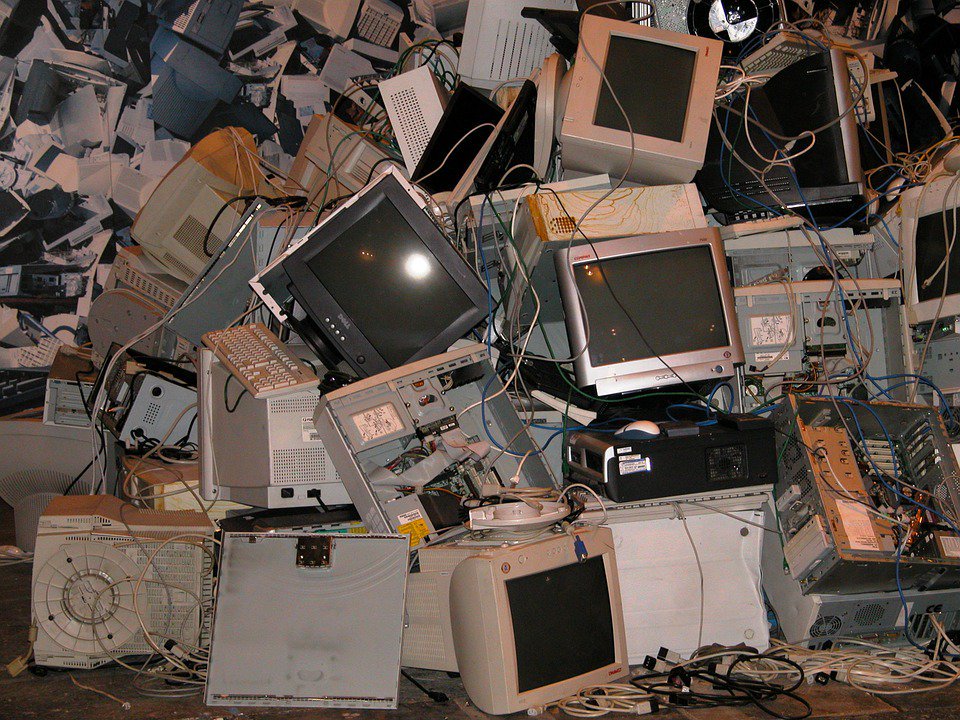 _businesswales's tweet image. How to think environment (and protect your data) when you replace your old IT equipment. ow.ly/mN8k3091TkT