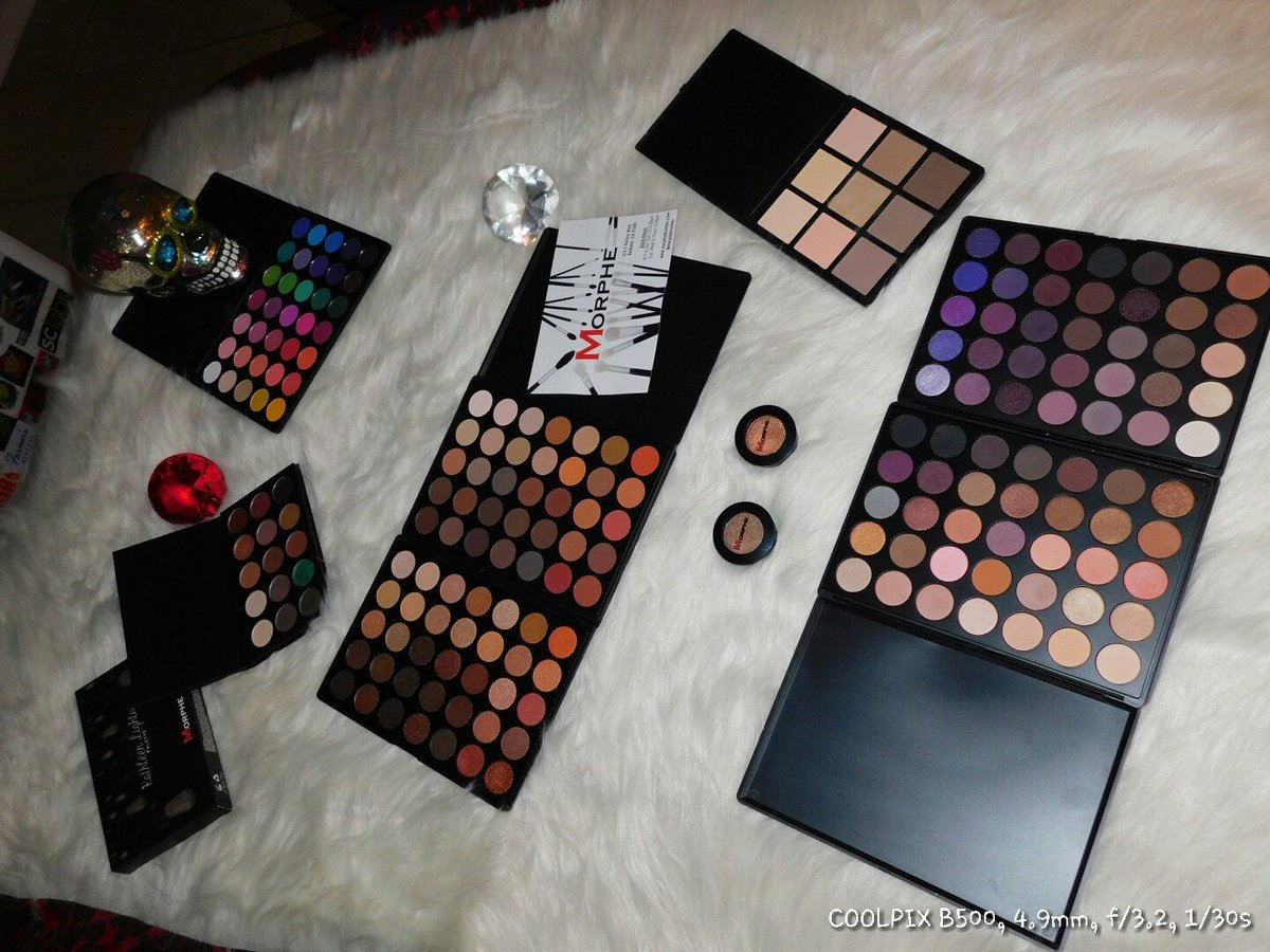 TheaQueeen1227's tweet photo. @MorpheBrushes my small collection is about to get bigger ❤❤😍😍 #morphe #35w #35p #35os&m #morphepigmants #morpheXKathleenlights https://t.co/hfBwYEQdsT