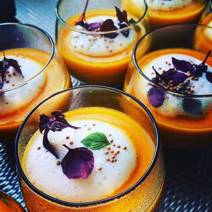 ChefPlaza's tweet photo. 🍴 || Chef Anne Fleur || 🍴

Maakte deze wortel en prei soep met gepofte mosterdzaadjes en shiso 🌱🍜 

Meer info via: https://t.co/cSyh4RxIat https://t.co/YIM4UuE1uq