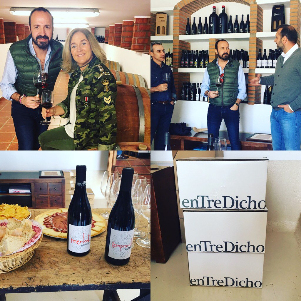 ferdi_gcpmedia's tweet photo. Ayer visita obligada para probar los nuevos @VinosBio, espectaculares. Gracias Pedro por abrirnos tu casa. https://t.co/68vk53uyEx