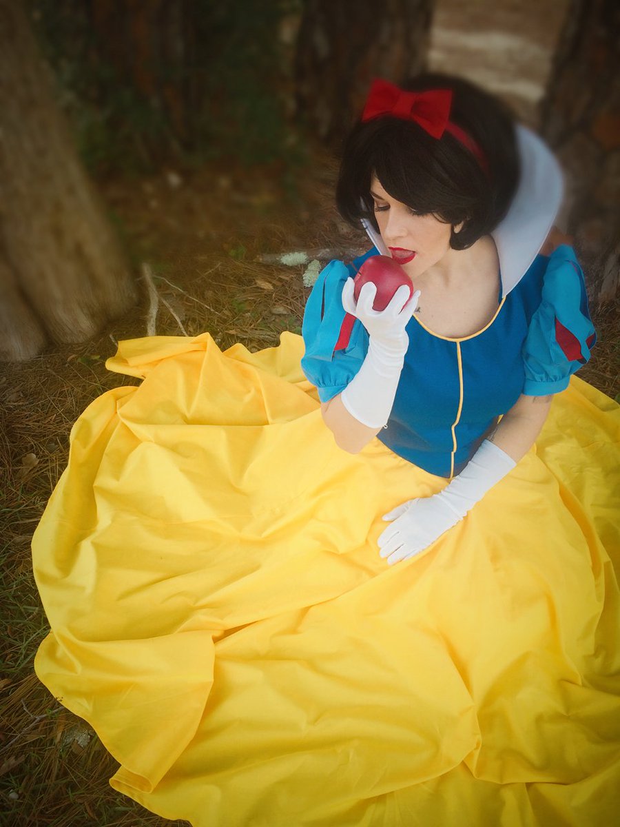 candccosplay's tweet photo. Snow White Cosplay #cosplayer #cosplay #SnowWhite #snowwhitecosplay #princess #model #cosplaymodel #candccosplay https://t.co/VwQvA0x4HW