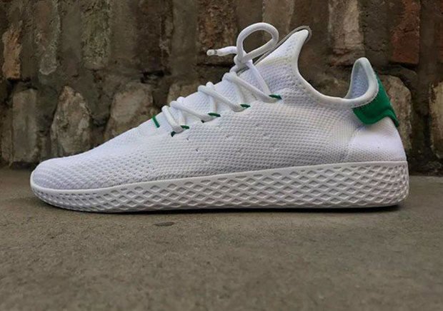 sneakersbreak's tweet photo. Nuevas Pharrell x Adidas NMD “Human Race” a la vista 👉🏽  https://t.co/dVVFaiWnMA #sneakers @Pharrell @adidas_ES https://t.co/w9fKuVaUAl