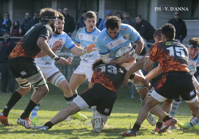 FiammeOroRugby's tweet photo. #SDNvFOR 13^ di #Eccellenza A San Donร non riesce il colpaccio alle #Fiamme battute 17-16 ๐https://t.co/dYoQ8UjALO #noisiamolefiamme https://t.co/aRZtPCd7qp