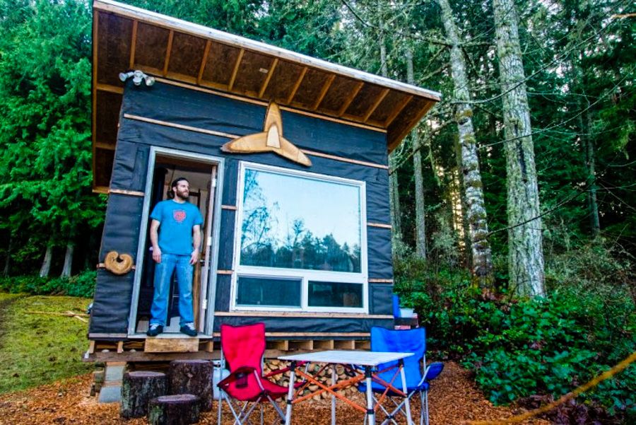 LOVE the tiny house movement. This guy built a house for under $500 in the beautiful Pacific Northwest. bit.ly/2kiGInI