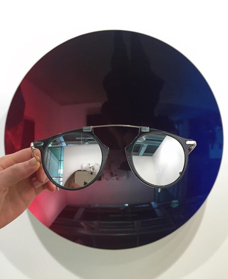 Happy Birthday, Anish Kapoor!
Last Temptation of Anish Kapoor. Mirror - Laser Red to Oriental Blue. 