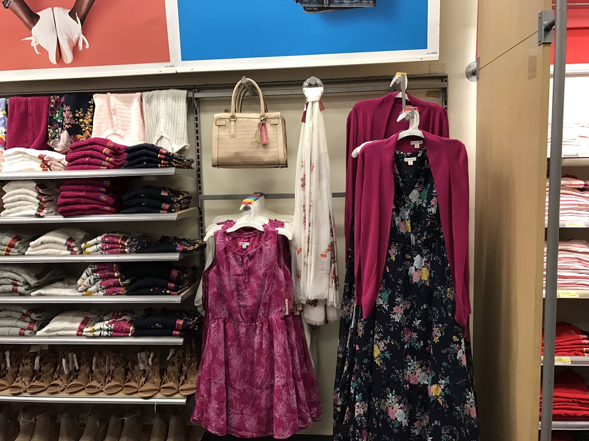 Merona back wall refresher! #d250style <a href="/erikacalahan/">Erika Calahan</a> @drew_arrington @tracyacurry1 <a href="/angel_yanke/">Angel</a>