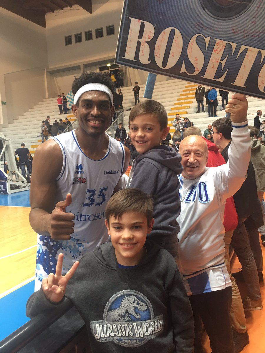 ArianeBelli1's tweet photo. #rosetosharks #adamterrellsmith31punti #brandonsherrod21punti #seriea2 #domenicasemprebasket #passionepersempre🏀 https://t.co/xdEASJOLhF