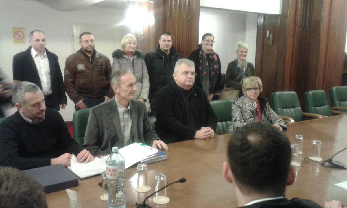 VOJVODINA_LSV's tweet photo. Predaja potpisa podrške Nenadu Čanku @XXLTulip za predsednika Srbije #politikasr #izbori2017 https://t.co/XUK6sv0S2k