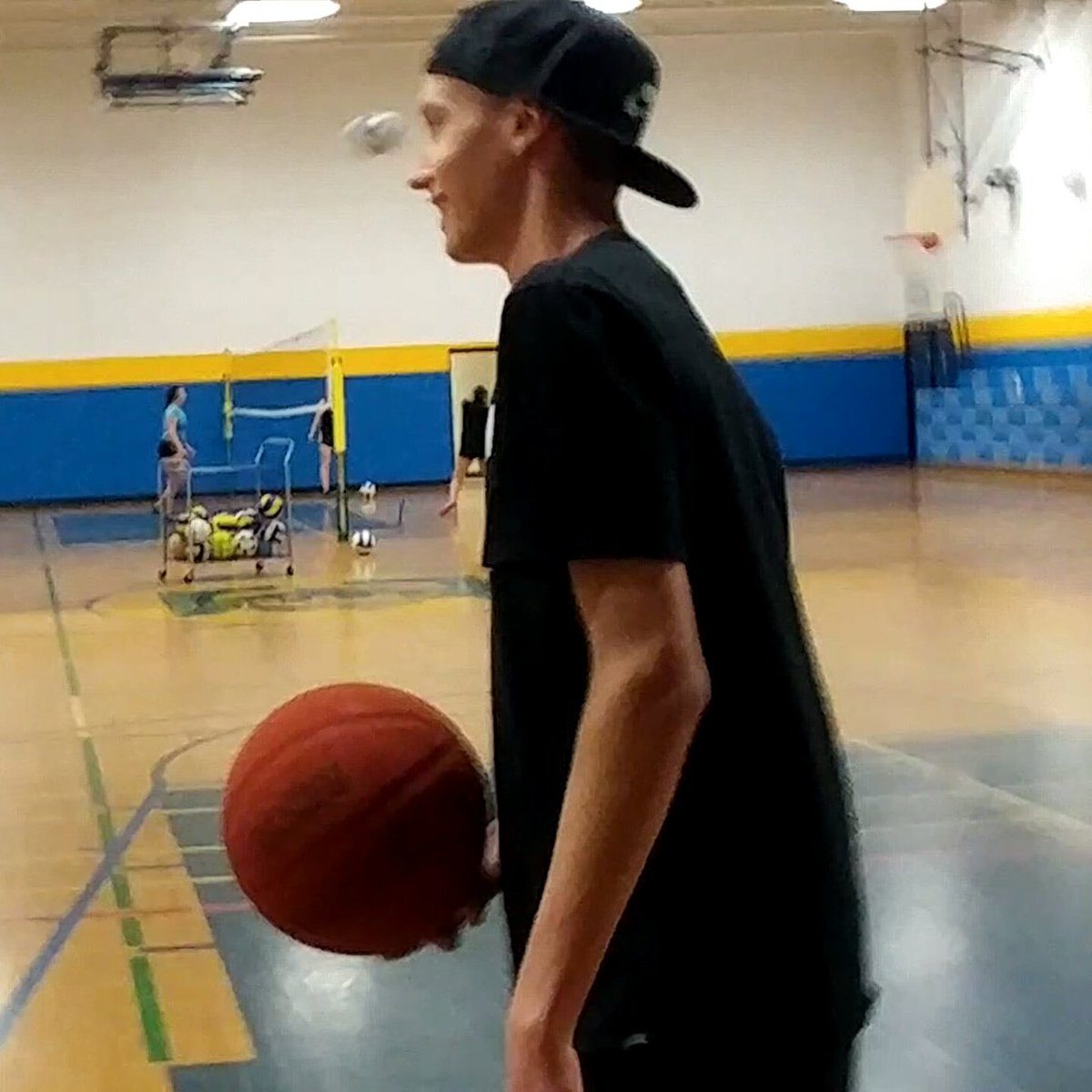 ThatGuyCaydo's tweet image. #NewProfilePic #badhashtags #basketball #dunk #ballislife