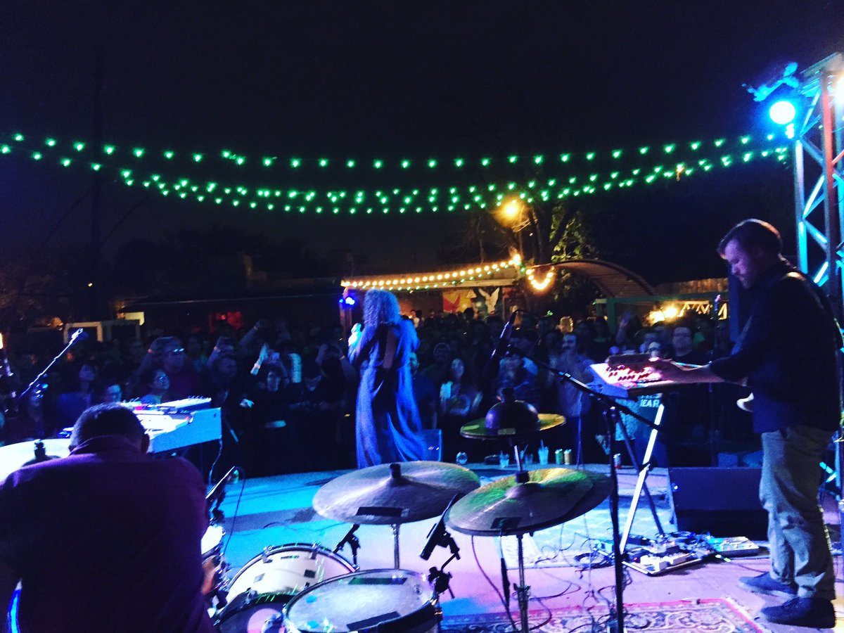 xeniarubinos's tweet photo. last night was🔥thx @salsapantz for putting DREAMS 1st. feels like getting new blood when i play there, los quiero McAllen @YerberiaCultura https://t.co/XLCMnShTN7