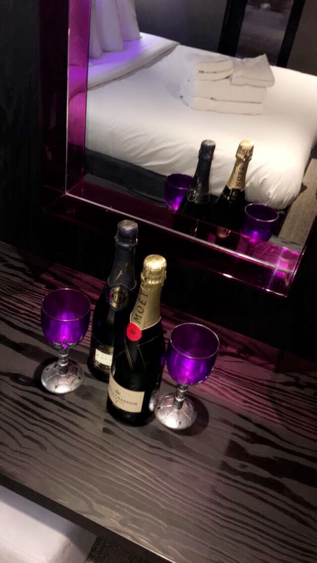 xkristyLeoniex's tweet image. Great night in Birmingham! New favourite rock bar #Subside 🍾🎸🤘🏻