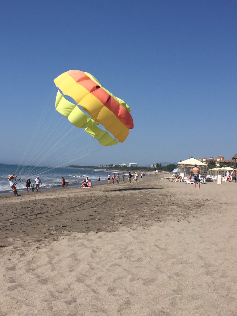 Feliz domingo para todos #seariders #puertovallarta #domingodeplay