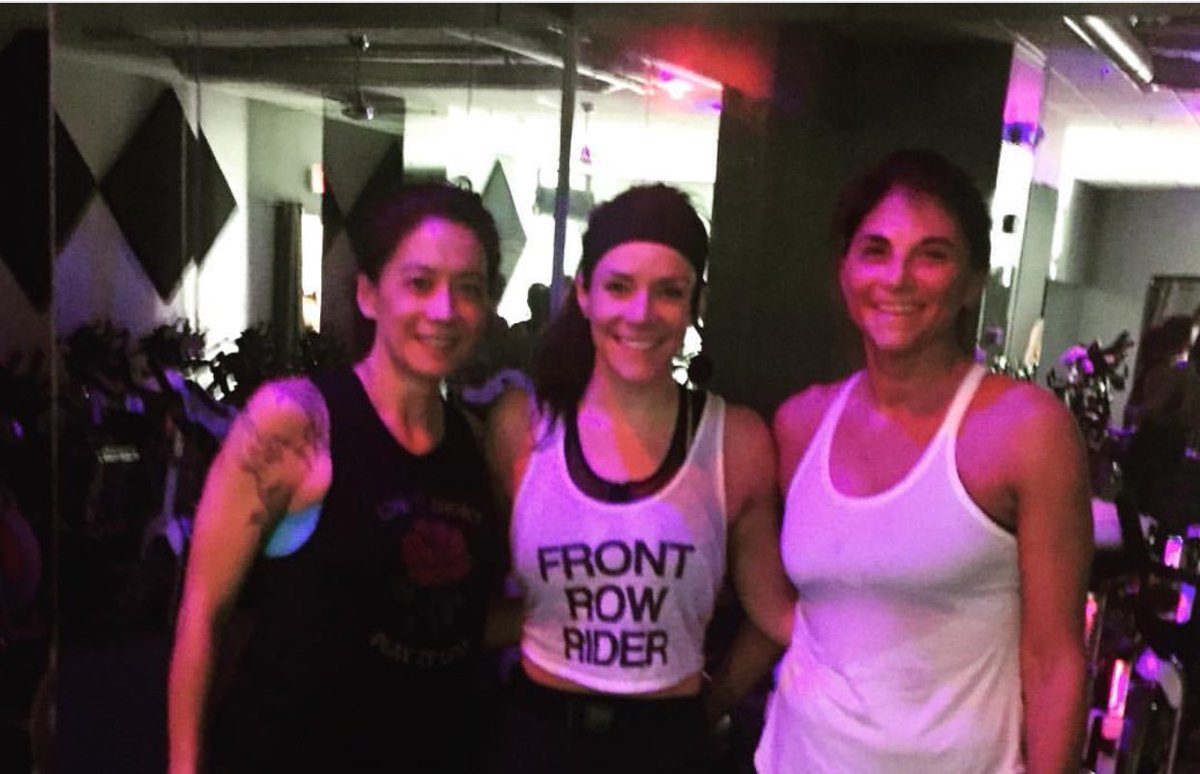 The_Handle_Bar's tweet image. LOVE when neighbors stop by, thanks for sweating with us today @c2_body! Hope to see you again soon! @jessicaduhaime #caughtinsouthie