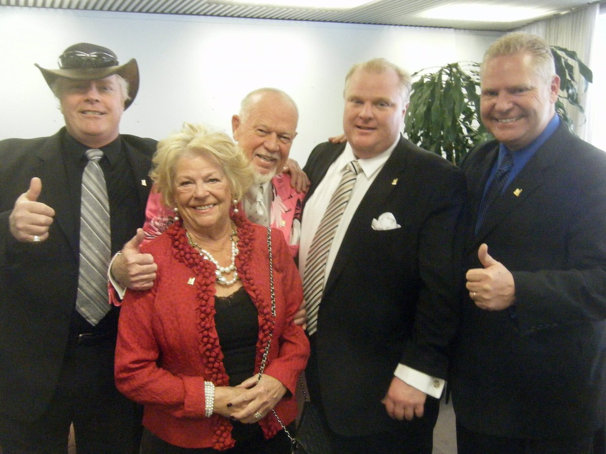 TomBeyer7's tweet photo. First Day is always a fun day! @CoachsCornerDC @fordnation #TOpoli #RobFordFest #RobFord #The6ix #Toronto https://t.co/FxAM4UT0s8