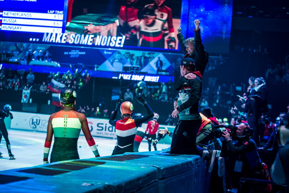 In beeld 📷: de gouden finale van de Nederlandse relay-mannen! 

⏩ schaatsen.nl/nieuws/2017/ma…

#KPNWKShorttrack