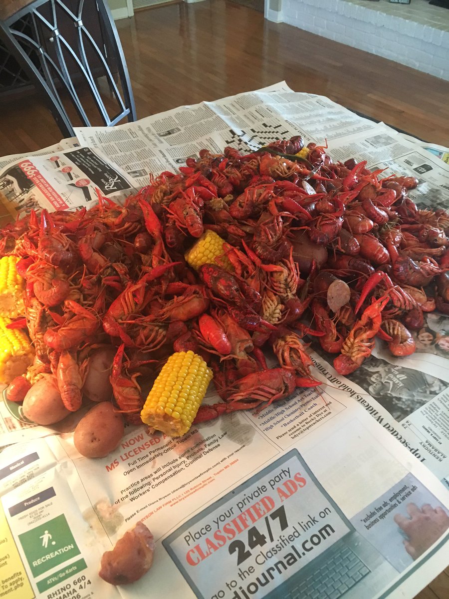 KellyTarrWright's tweet photo. Bummed about my dad leaving today, but maybe some crawfish and Selection Sunday will help! ❤️🏀 #selectionsunday #mudbugs #18lbs https://t.co/RwnzUIO3Yq