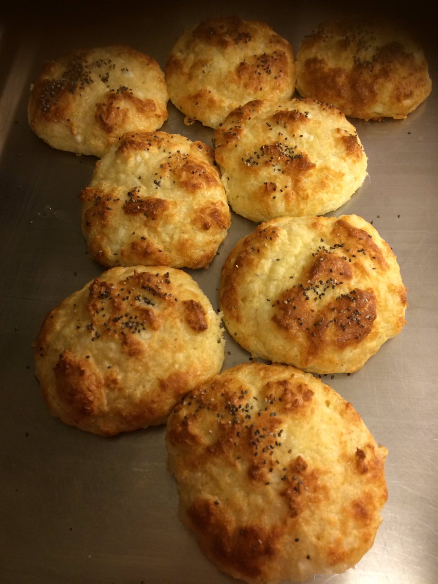 Nybakt ostfralla #lchf på söndagskvällen smakade riktigt gott efter en lång aktiv dag.