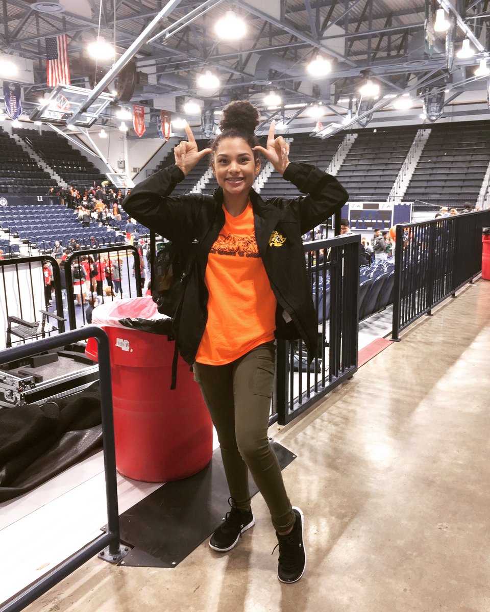iamselenalynn's tweet photo. SROW was amazing. Next stop...Orlando Florida #Srow2017 #Lionup 💚🦁 https://t.co/a0Wr368yqE