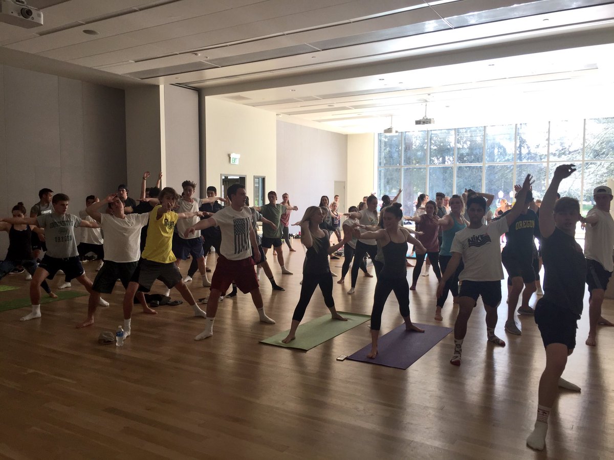 Thank you to the gentlemen of <a href="/uosigmanu/">UO ⚔️ ΣΝ</a> for doing yoga with us this morning🎊💕✌🏻