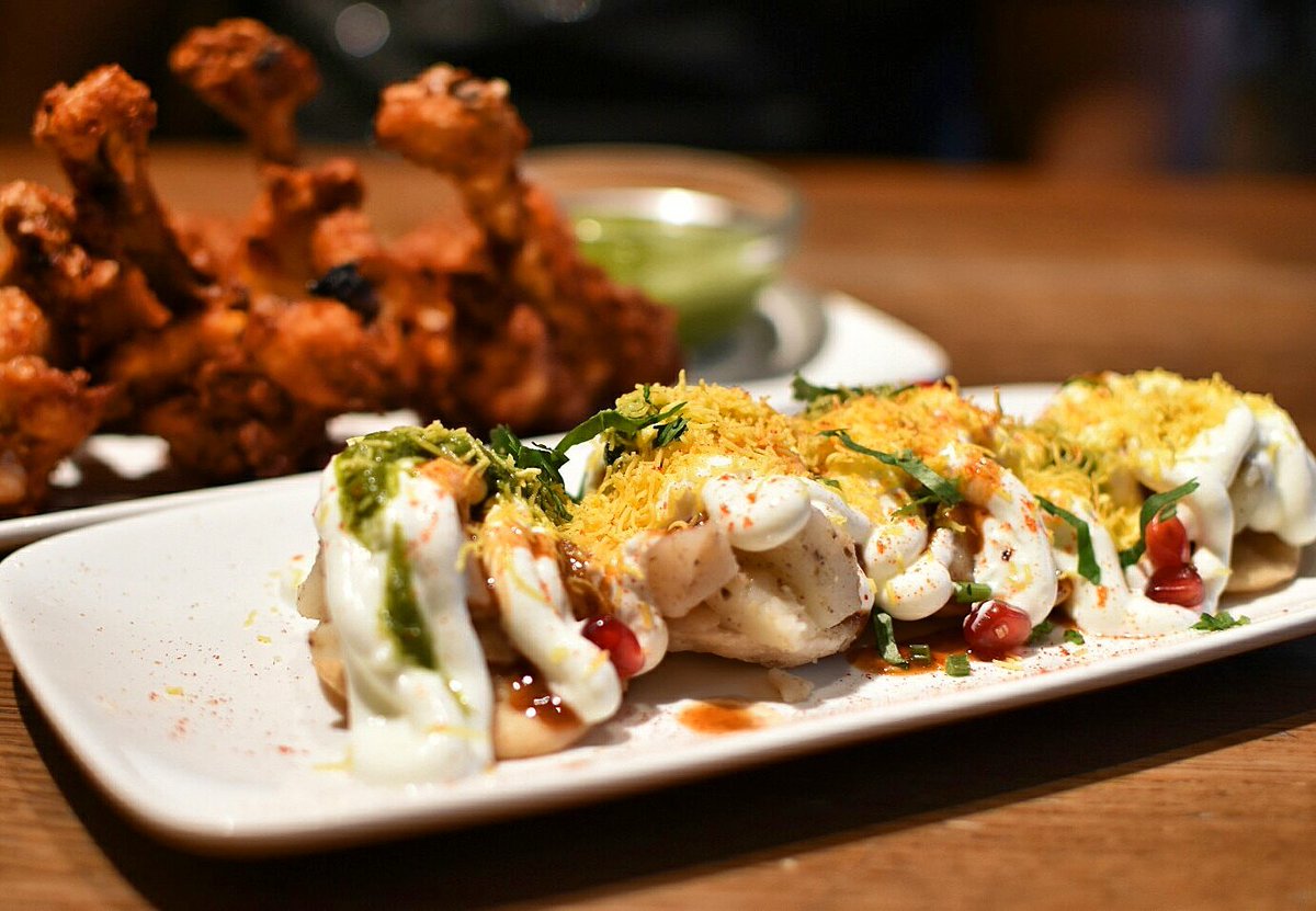t11uyn's tweet photo. A tasty lunch @rotichai. I can never say no to #streetfood https://t.co/XFBJTdCoRm