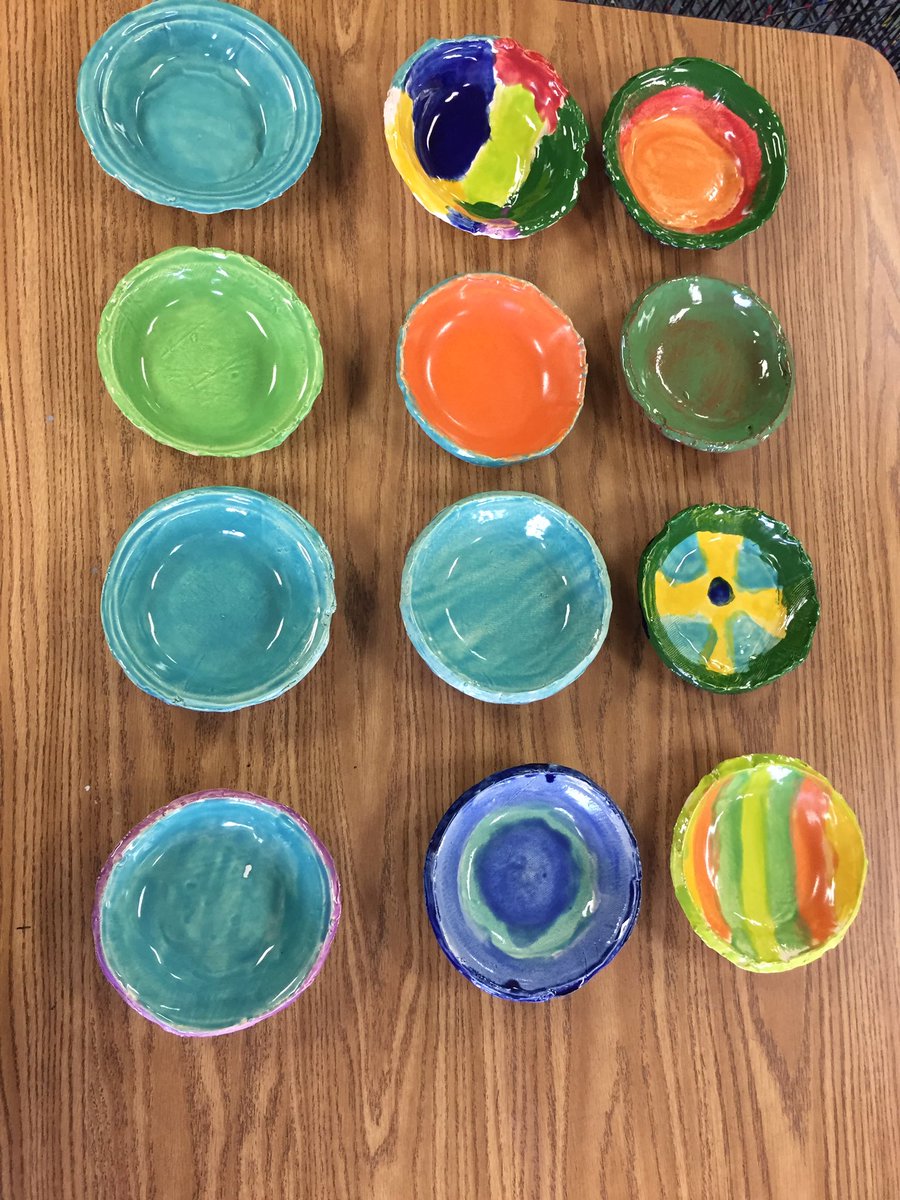 showell221's tweet photo. Another round of bowls are ready for the Empty Bowls Project! #emptybowls2017 @ColumbiaUrbanAg #dragonartists #studio221 https://t.co/vazoQ4PgUZ
