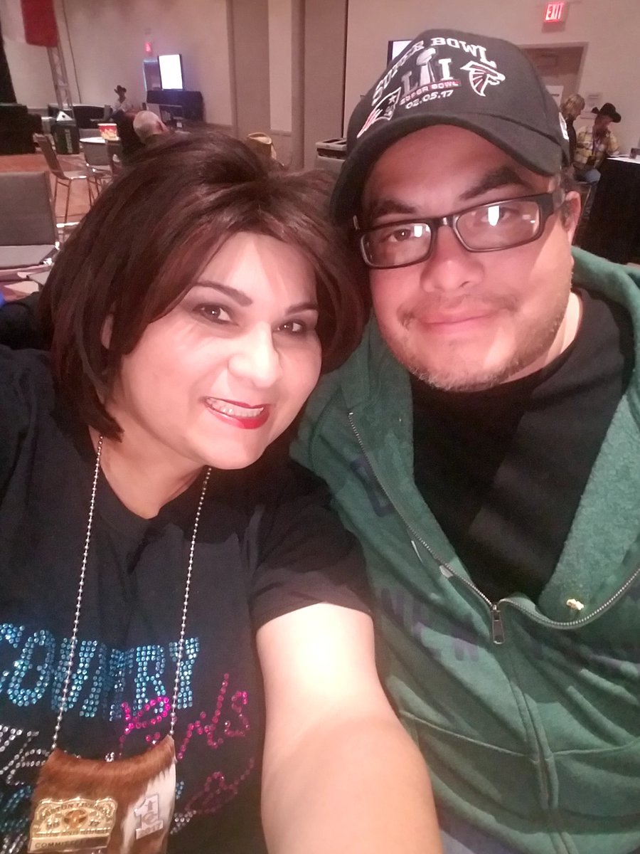 Melli7968's tweet photo. Getting ready for the @TheChainsmokers @RODEOHOUSTON #corralclub #committemember https://t.co/v9B6DroCAj
