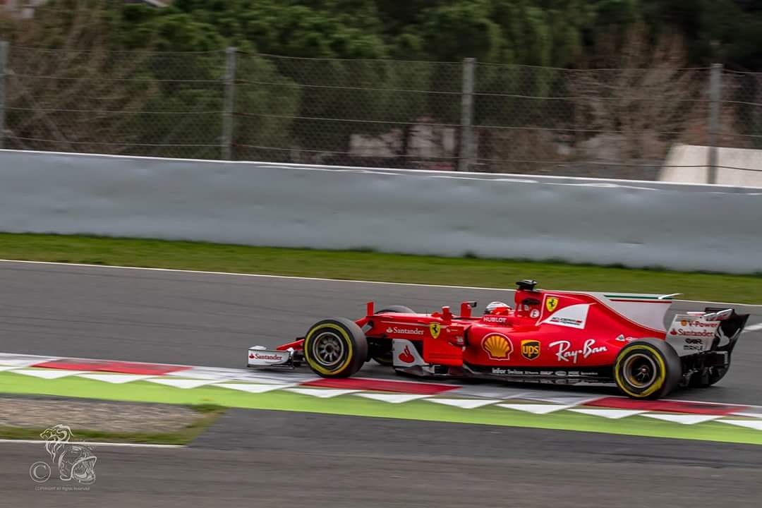 Lopez10775's tweet photo. #pixel18 #Barcelona #rouge #Ferrari #F1Testing #F1 @ScuderiaFerrari @Ferrari @theFakeKimi @f1_raikonnen https://t.co/Hv44xhmVnX