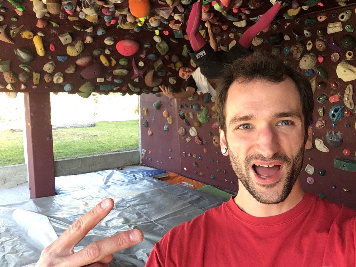 ClimbingJu's tweet photo. Sunny day = training outside! Body workout in the morning boulder/short endurance in the evening! #climbing #RockClimbing #Training #amuerte https://t.co/2R3ZKpNw30