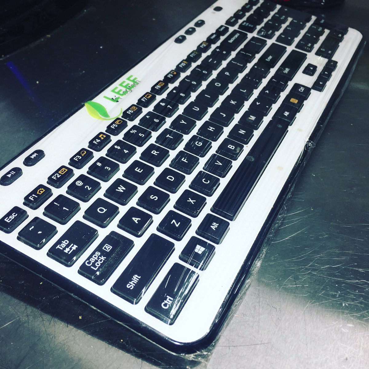 LeefSuzy's tweet photo. That's right. We Saran Wrap the keyboards in the extraction lab. You know why. #StickyAsHell #LeefOil #Leef #i502producerprocessor https://t.co/S6ADbbHuPv