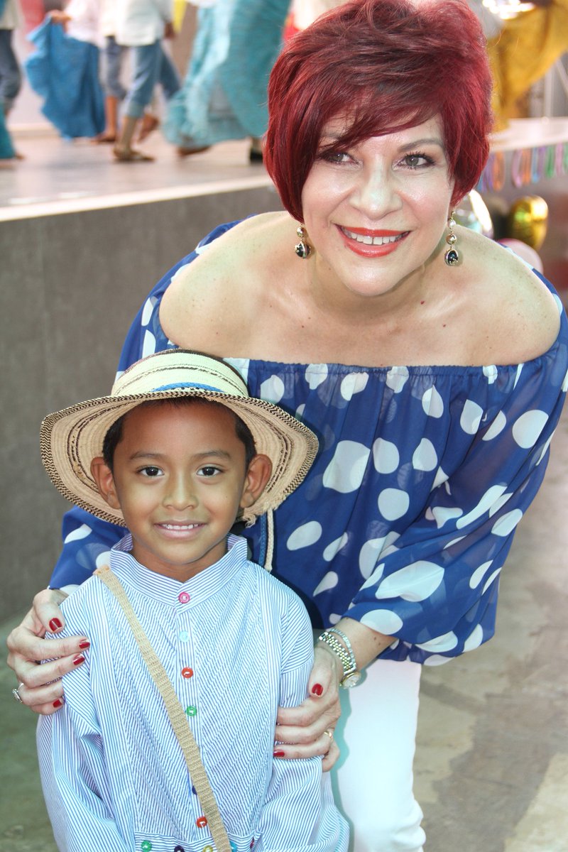 MaryVallarino's tweet photo. Disfrutando el cierreVeranoCultural de con mis niños de Arraiján y sus familias. Arraiján gana y todo Panamá lo nota! #yosoyfundader https://t.co/UJDMB2EVK8