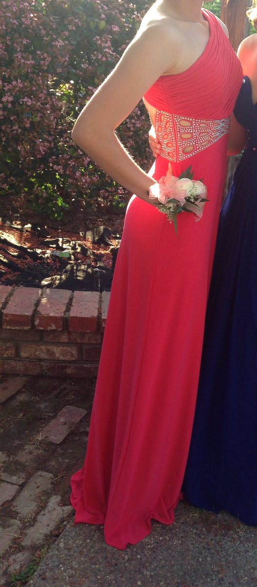 PromSac's tweet image. this dress is available to rent or buy! dm me for more info :)