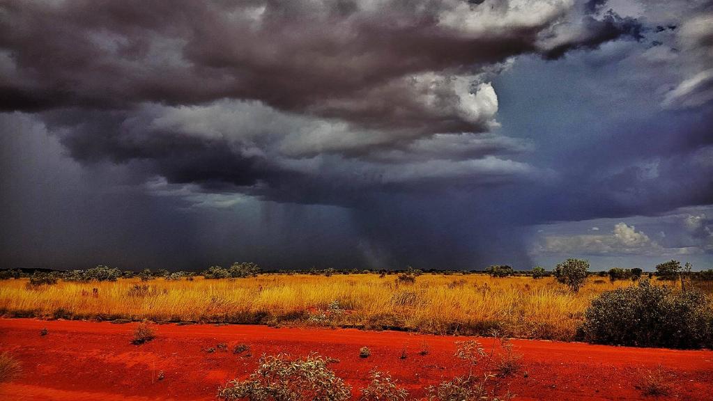 SteveEdgoMLA's tweet photo. Storm over the #TanamiDesert catches eye of #NTphotographer, #GlennSmith. https://t.co/E6FFA9HoCr #AliceSprings https://t.co/3DJ47pVthN