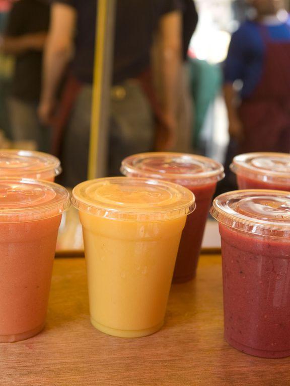 Recette : le smoothie bowl énergisant de Rebecca Leffler (<a href="/Lafleurdeparis/">Rebecca Leffler</a>) bit.ly/2mA6GpC