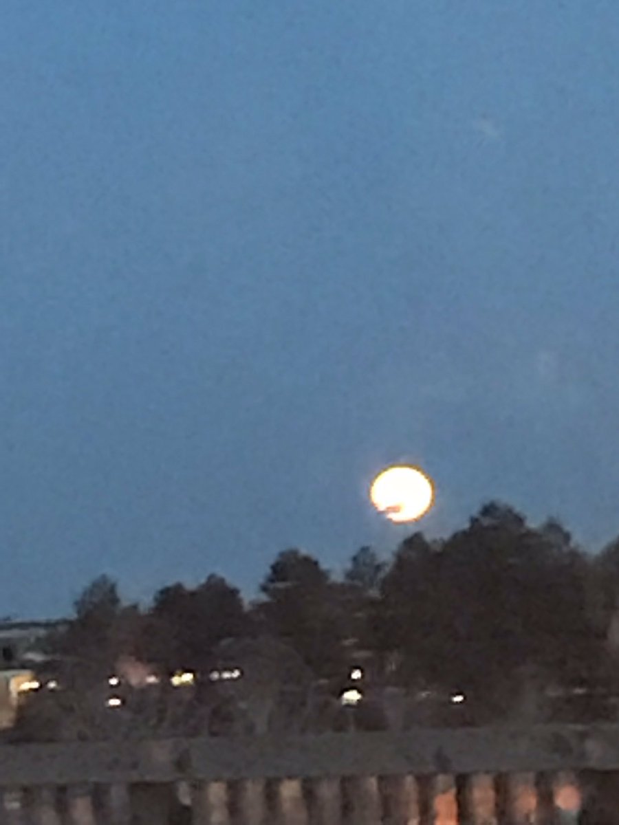 End #PaxEast2017 with a PACMAN moon! Thanks for a great weekend <a href="/Pntblnkpanda/">PntBlnk</a> <a href="/LaHMSPachuca/">Azucena Ramos, MD, PhD</a> <a href="/Bronxchica87/">Norma Cruz</a>